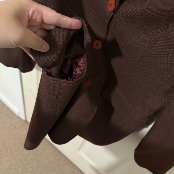 Vintage Emblem Brown Blazer with Shoulder Pads – Size 7 - Picture 9 of 13